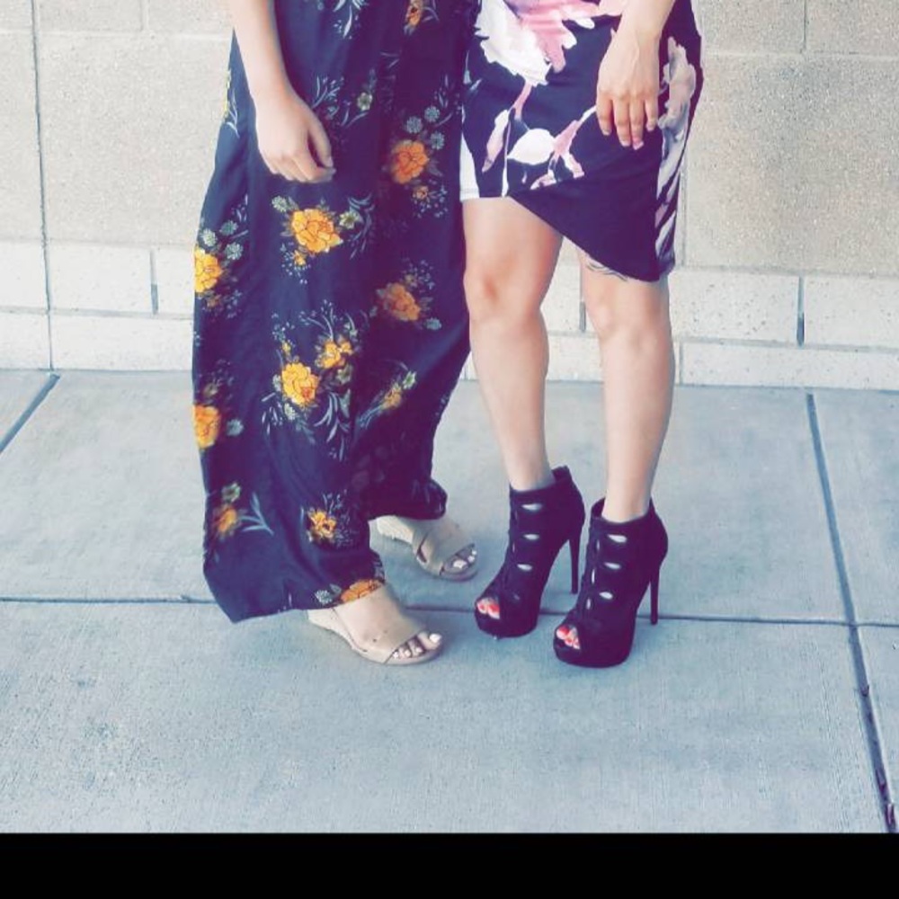 Heels - Picture 4 of 4